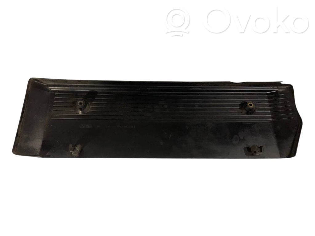 Engine cover (decorative trim)