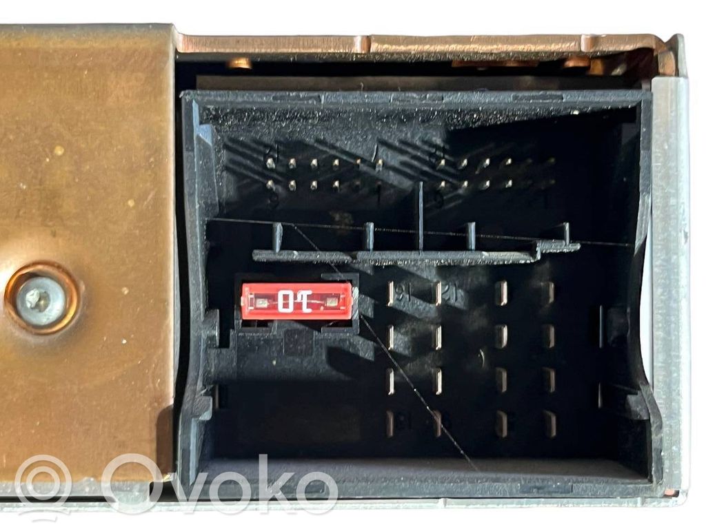 Radio / CD/DVD atskaņotājs / navigācija