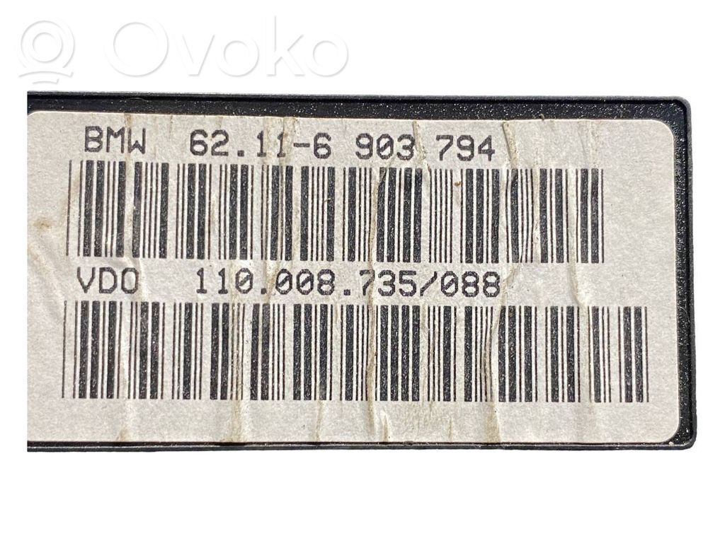 Speedometer (in the instrument panel)
