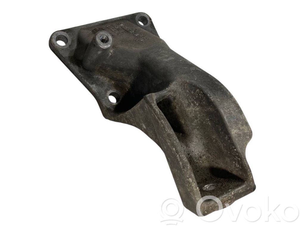 Кронштейн крепления двигателя