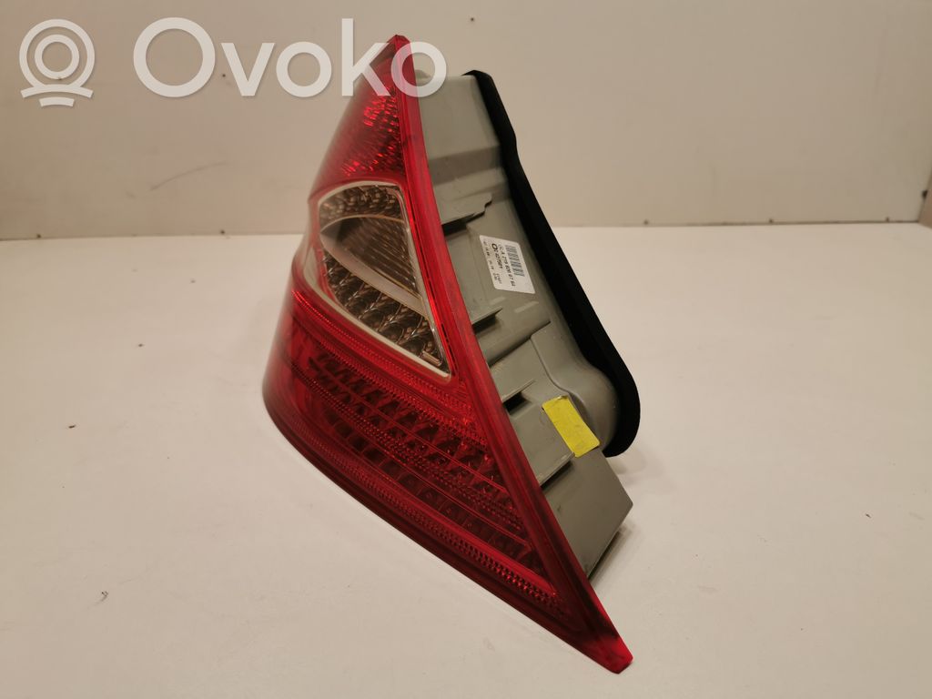 Aizmugurējais lukturis virsbūvē