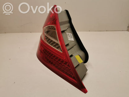 Aizmugurējais lukturis virsbūvē