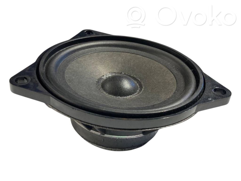 Skaļrunis (-i) priekšējās durvīs