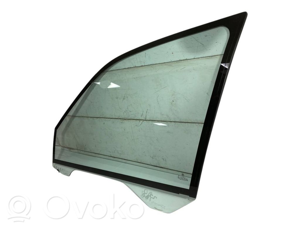 priekšējo durvju stikls (četrdurvju mašīnai)