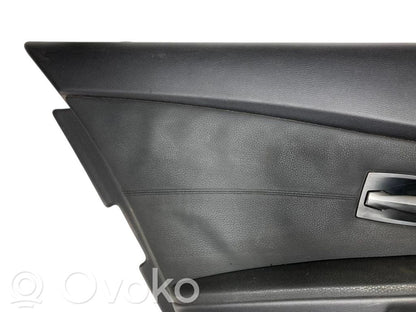 Apšuvums aizmugurējām durvīm