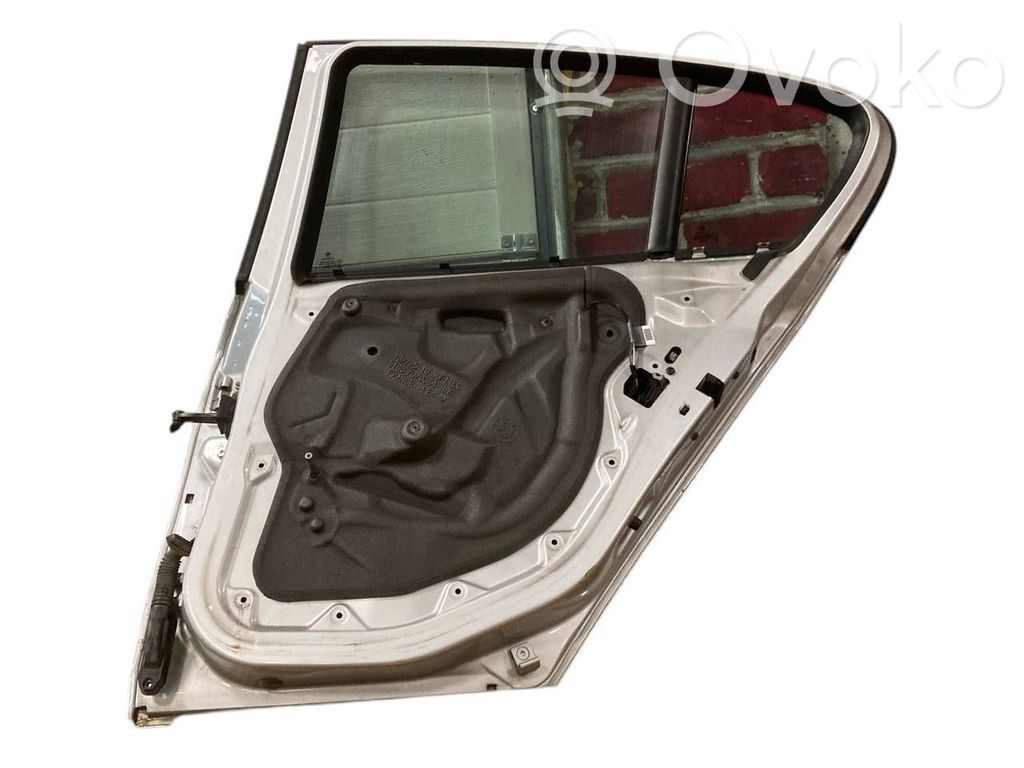 Aizmugurējās durvis