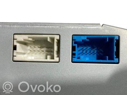 Radio / CD/DVD atskaņotājs / navigācija