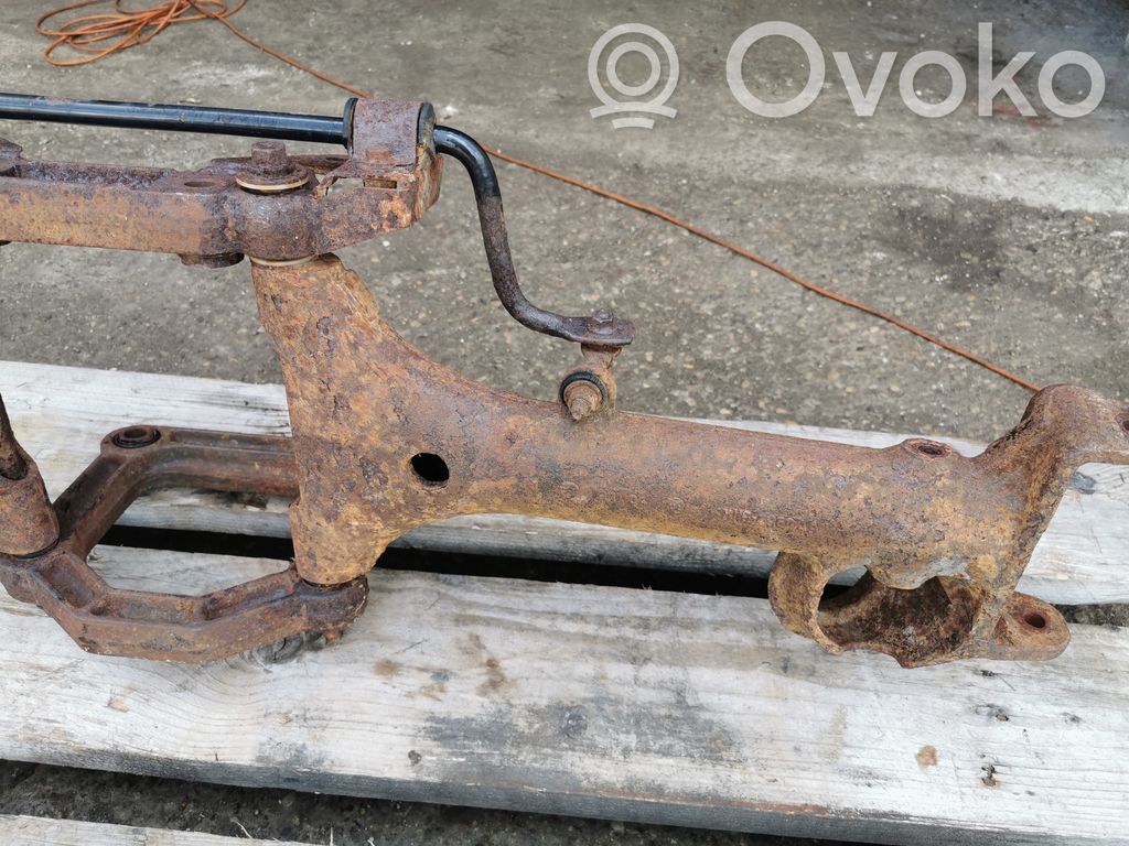 Pusrāmis aizmugurējais / priekšējais