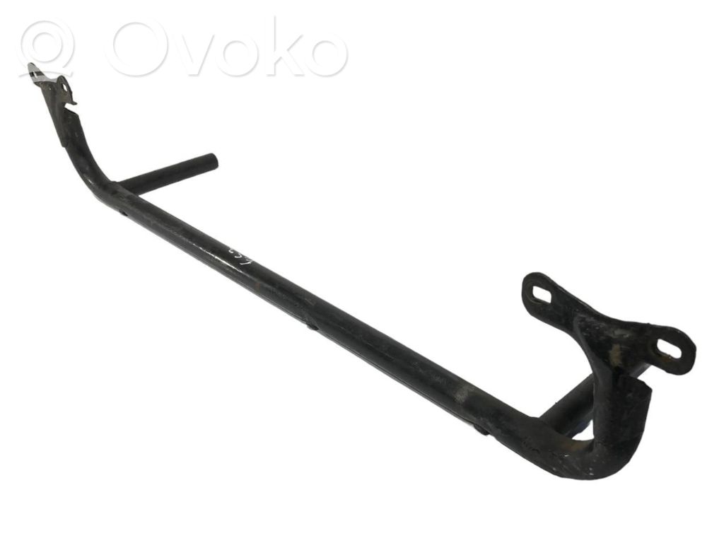 Priekšpusē bampera sastiprinājums