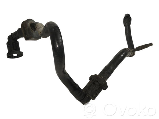 Caurulīte (-es) / šļūtene (-es)