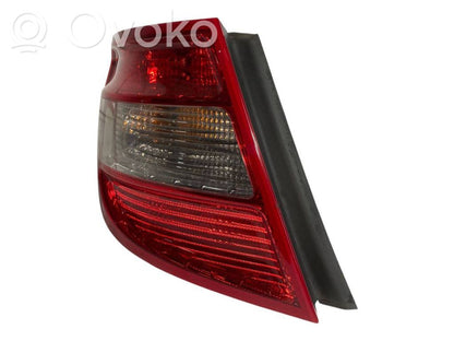 Aizmugurējais lukturis virsbūvē