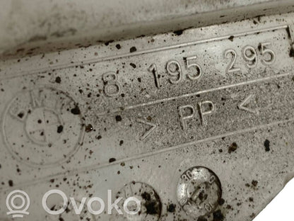 Priekšpusē bampera turētājs