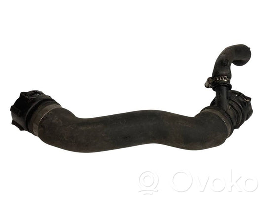 Caurulīte (-es) / šļūtene (-es)