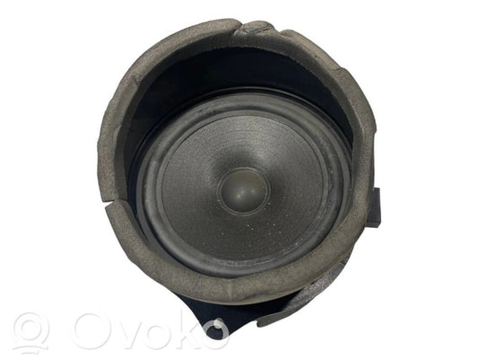 Speaker(s) in front door