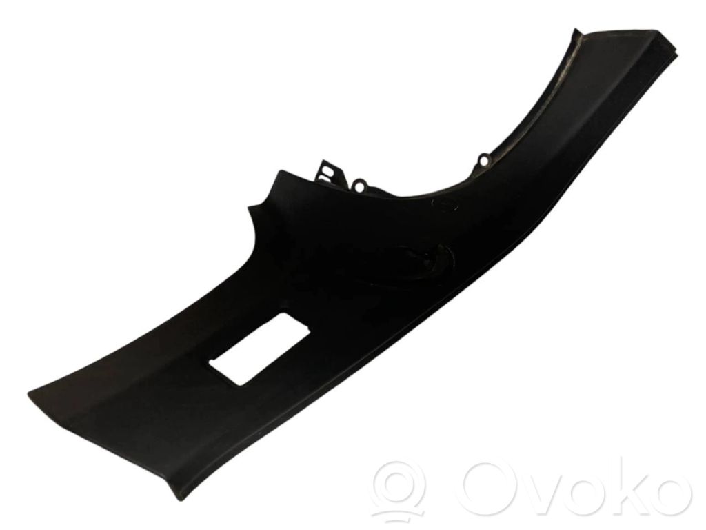 (D) statņa dekoratīvā apdare (augšdaļa)