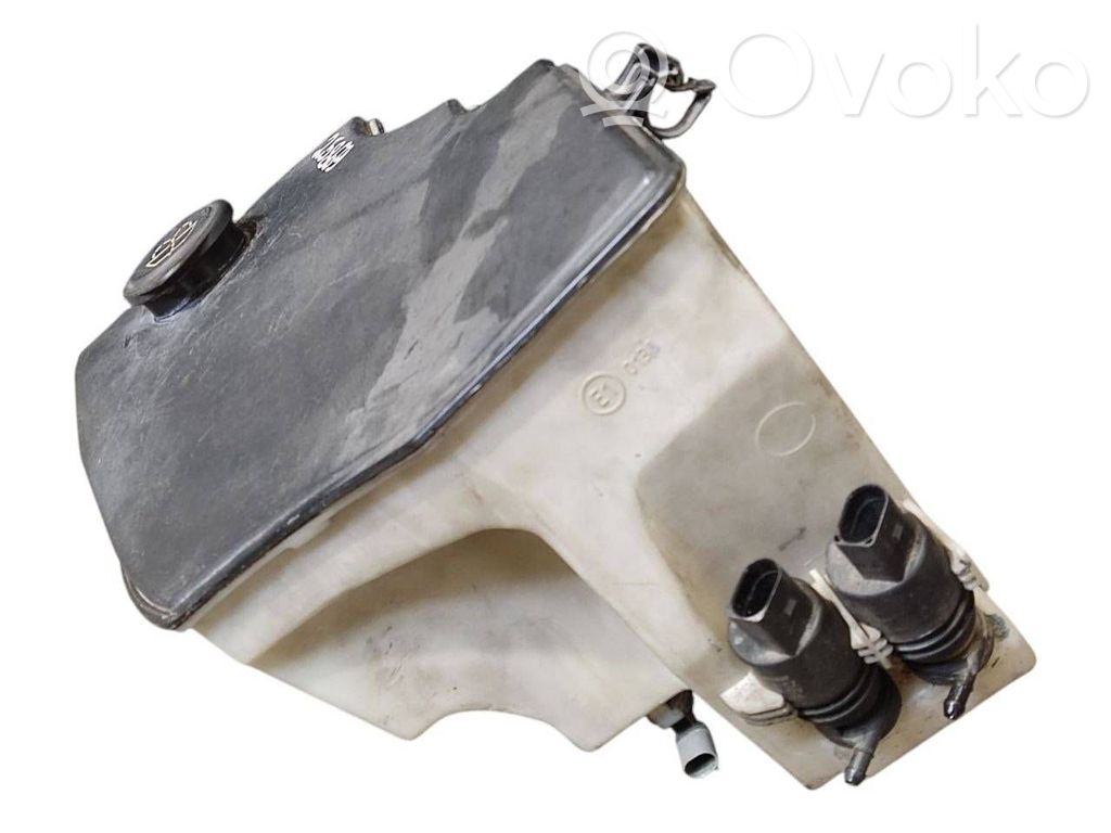 Logu šķidruma tvertne