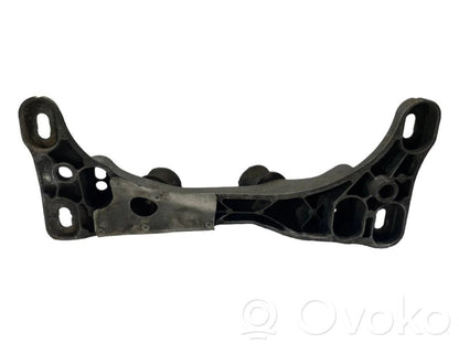 Transmission mounting bracket