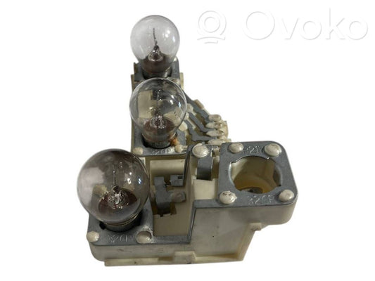 Держатель крышки заднего фонаря