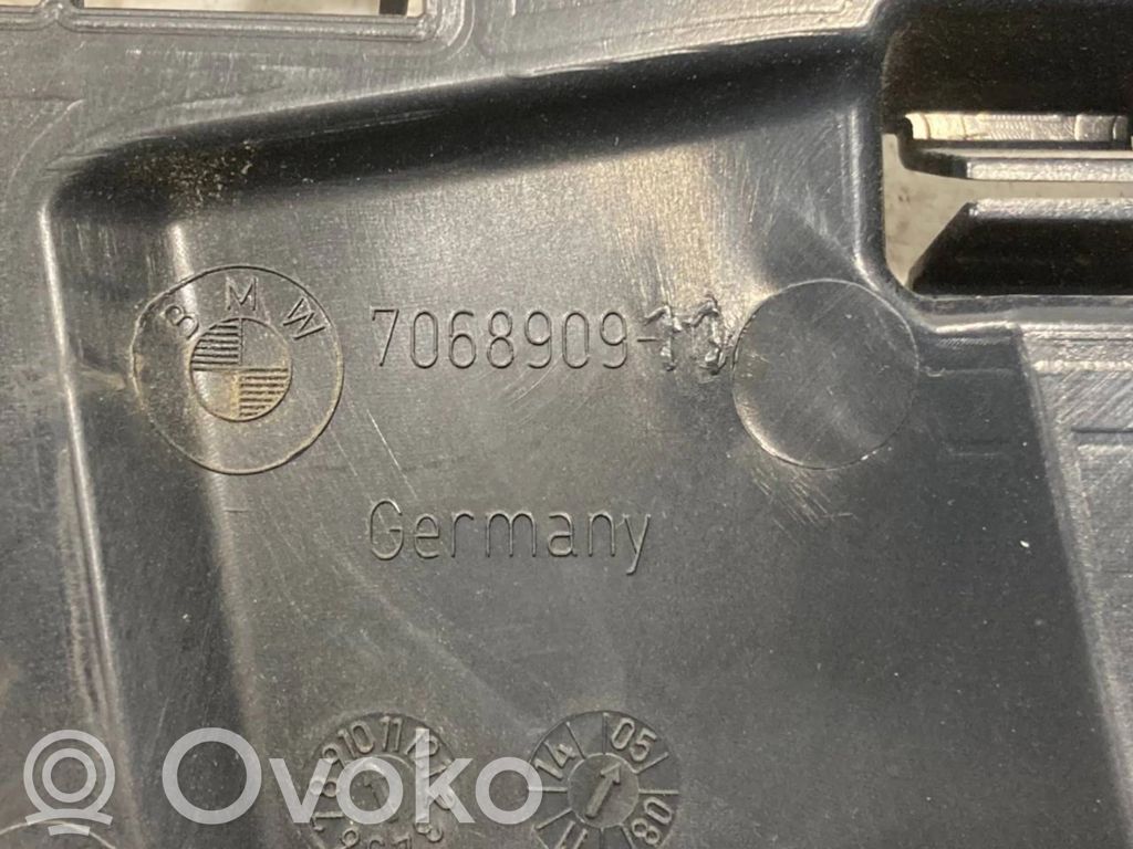 Side decorative trim panel