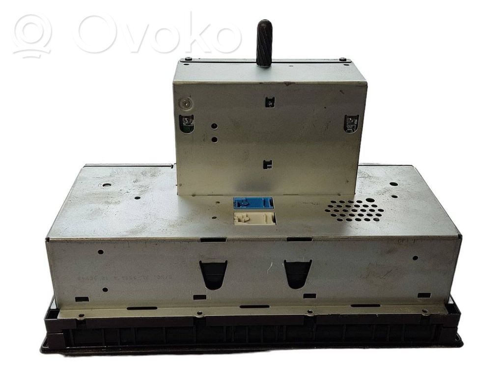 Radio / CD/DVD atskaņotājs / navigācija