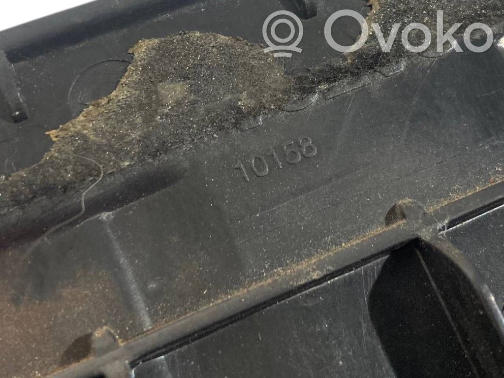 Bagāžnieka sliekšņa dekoratīvā apdare