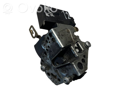 Priekšpusē slēdzene