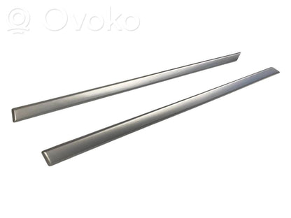 Sēdekļu un durvju dekoratīvās apdares komplekts