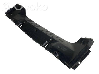 Bagāžnieka sliekšņa dekoratīvā apdare