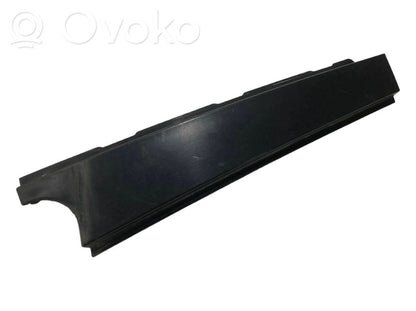 Aizmugurē durvju stikla apdare