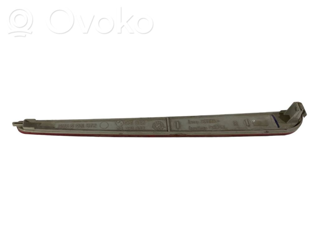 Aizmugurē atstarotājs