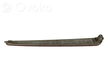 Aizmugurē atstarotājs