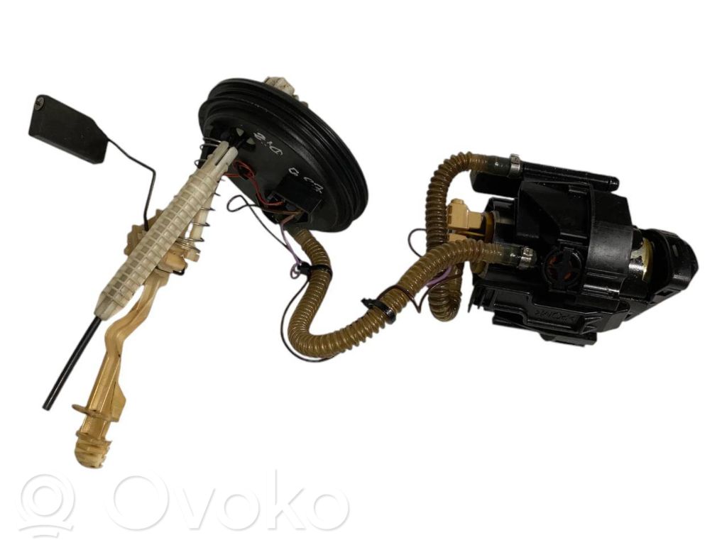 Fuel pump (in the fuel tank)