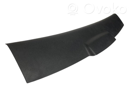 Augšējā dekoratīvā apdare (pie loga)