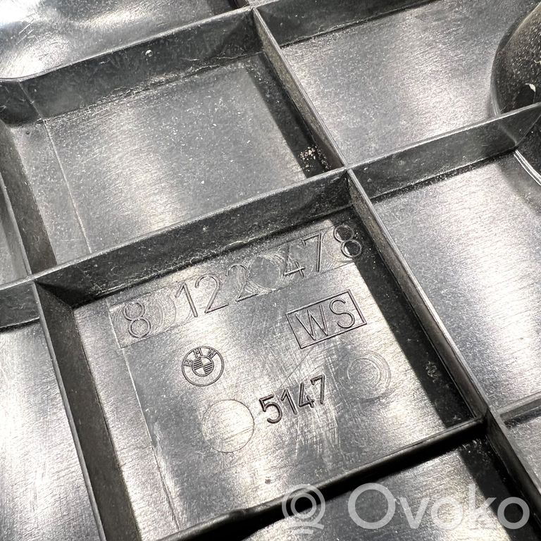 Aizmugurējā luktura detaļa