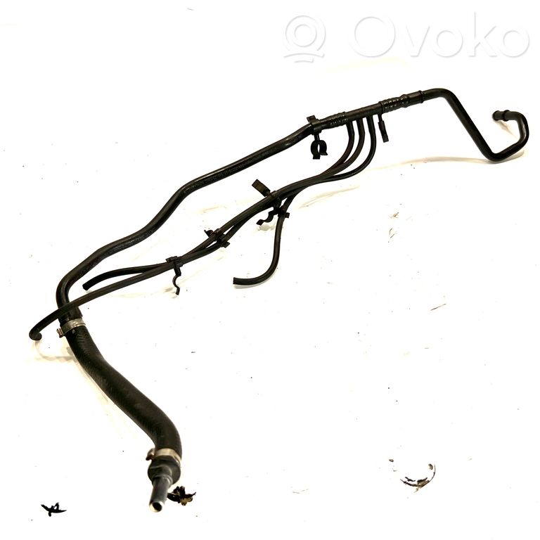 Caurulīte (-es) / šļūtene (-es)