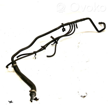 Caurulīte (-es) / šļūtene (-es)