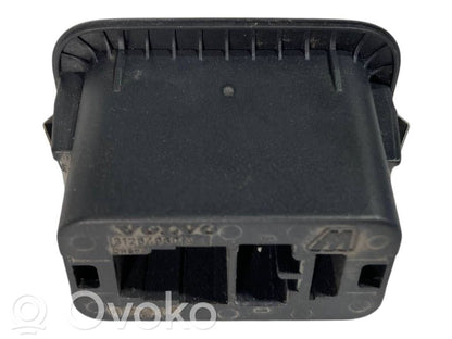 Aizmugures durvju atvēršanas slēdzis