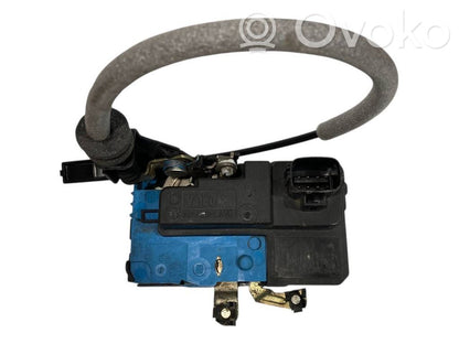 Priekšpusē slēdzene