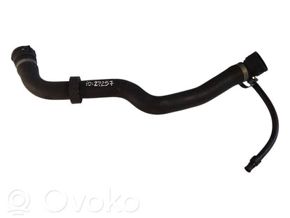 Caurulīte (-es) / šļūtene (-es)