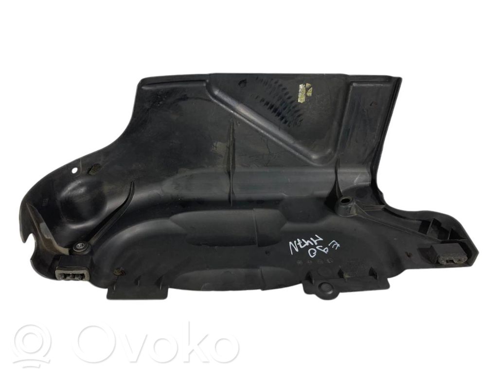 Dzinēja pārsegs (dekoratīva apdare)