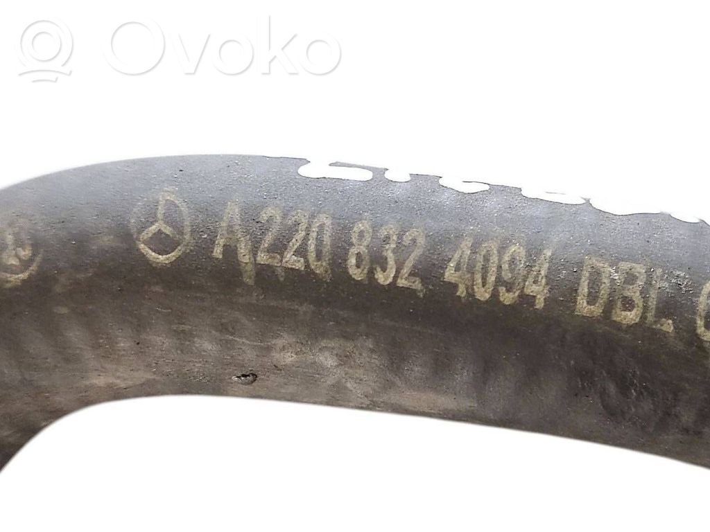 Caurulīte (-es) / šļūtene (-es)