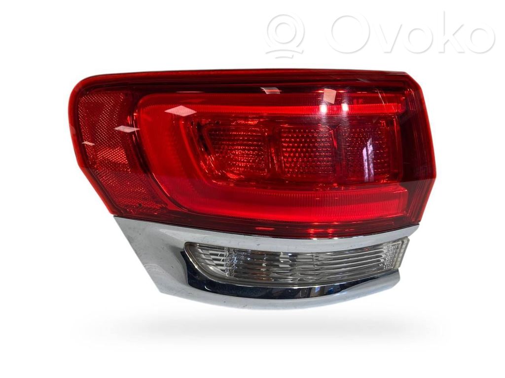 Aizmugurējais lukturis virsbūvē