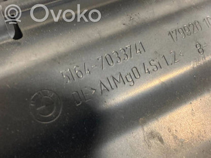 Radiatoru paneļa augšējā daļa (televizors)