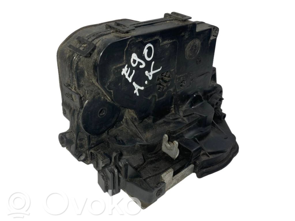 Aizmugurē slēdzene