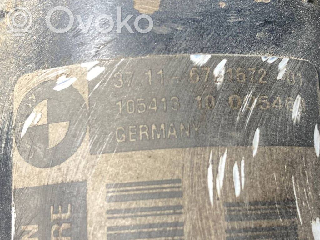 Priekšpusē amortizators ar atsperi