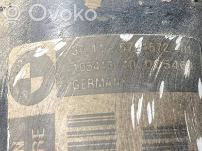 Priekšpusē amortizators ar atsperi