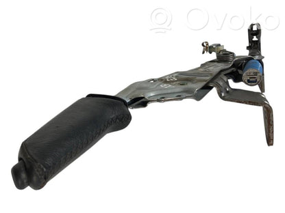 Rokas bremzes mehānisms (salonā)