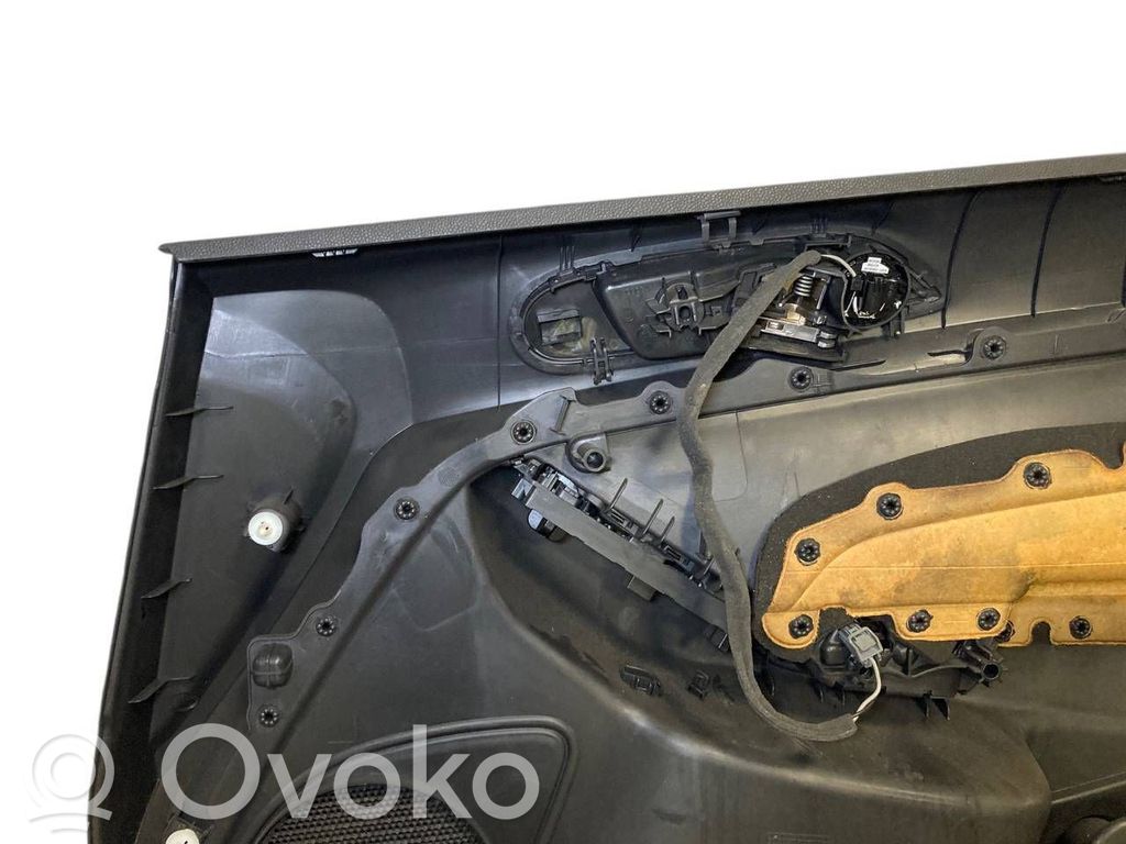 Priekšējo durvju apdare