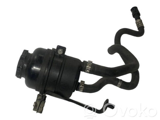 Stūres pastiprinātāja šķidruma tvertne