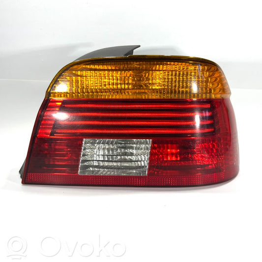 Задний фонарь в кузове